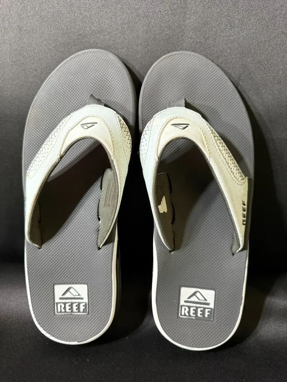 Reef Fanning Mens Flip Flops Sz 9 Gray White Bottle Opener Air Cushion
